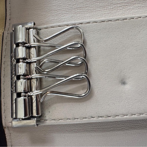 Louis Vuitton Light Blue Mahina Key Holder - Picture 7 of 8